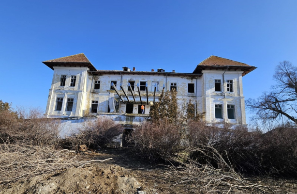 FOTO Conacul Costache Conachi din localitatea gălățeană Țigănești, locul unde a fost plănuită Unirea Principatelor, intră în proces de restaurare