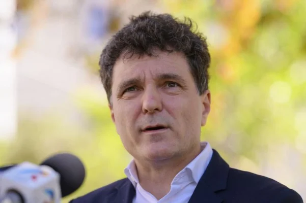 Nicușor Dan: "Alegerile decid cum va arăta România în următorii patru ani. Să se informeze și să iasă la vot”