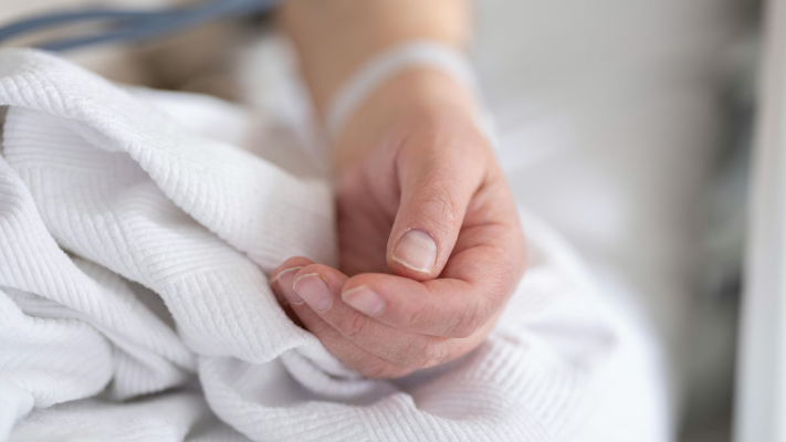 Guvernul pregătește reforme majore în sănătate: mai puține paturi de spital și plată pe performanță