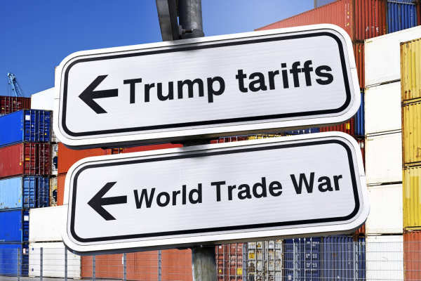 Donald Trump amenință Europa cu tarife de 17% la importurile de alimente și produse agricole de pe bătrânul continent. Negocierile continuă la acest sfârșit de săptămână