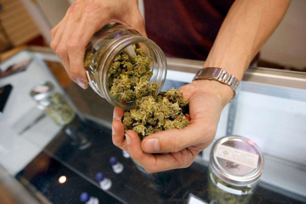 Consumul de marijuana dublează riscul de deces prin afecțiuni cardiovasculare, inclusiv infarct și accident vascular cerebral