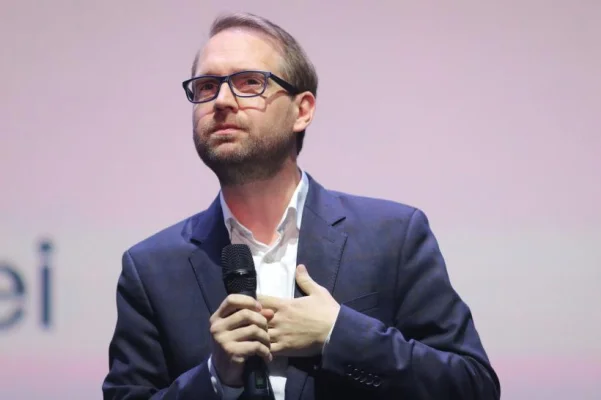 Un candidat la șefia USR îl contestă pe Dominic Fritz: Este inadmisibil să nu vedem nimic cert legal