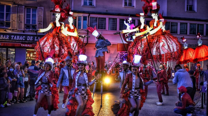 Spectacole de animaţie, acrobaţii şi ateliere în acest weekend pe Calea Victoriei din București