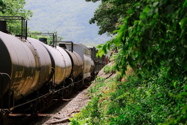 Marii exportatori ai Rusiei reduc volumele de mărfuri transportate pe calea ferată, pe fondul încetinirii economiei (Reuters)