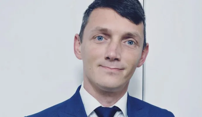 Senatorul cu 8 clase, condamnat la 1 an si 5 luni pentru ca a condus masina fara permis. El poate sa ramana parlamentar