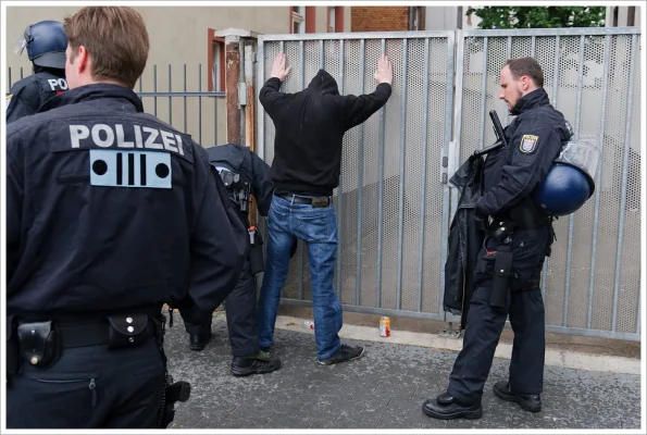 Trei bărbați, puşi sub acuzare în Germania pentru că intenţionau să comită un atac terorist