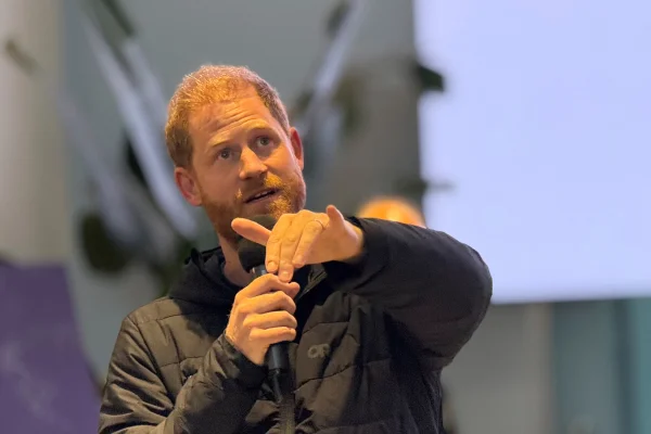 Prințul Harry, vizită surpriză în Ucraina. Ducele de Sussex a vizitat un centru de recuperare a militarilor răniți în război