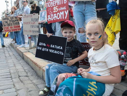 Politico: Răpirea copiilor ucraineni – act sinistru care nu este doar o practică izolată, ci o politică de stat a Rusiei