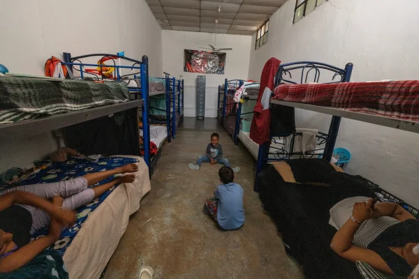 CNN: Administrația Trump ia sute de copii migranți din casele lor și îi dau în custodia statului