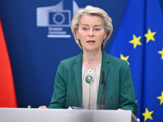 UE amână avalanșa taxelor împotriva SUA. Von der Leyen fortează un acord fără noi taxe cu Trump