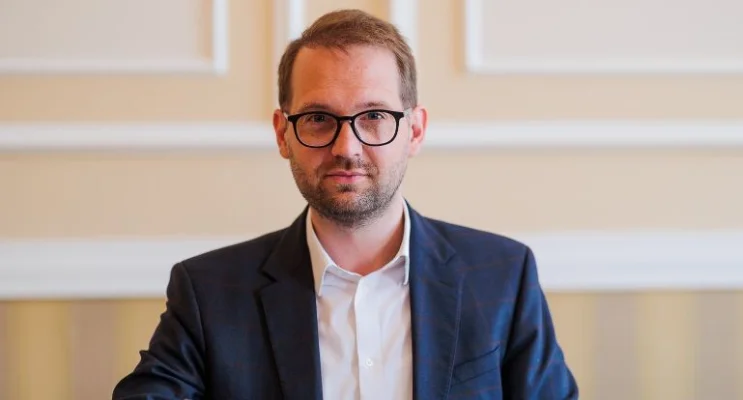USR se lasă la mâna lui Bolojan. Dominic Fritz este de acord cu asumarea răspunderii pe următoarele pachete fiscale - B1TV.ro