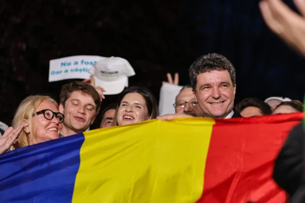 Filmul unei victorii: tensiunea trăită de echipa lui Nicușor Dan în ultimele ore din ziua alegerilor. „Bă, ce ne facem la Primărie?” REPORTAJ