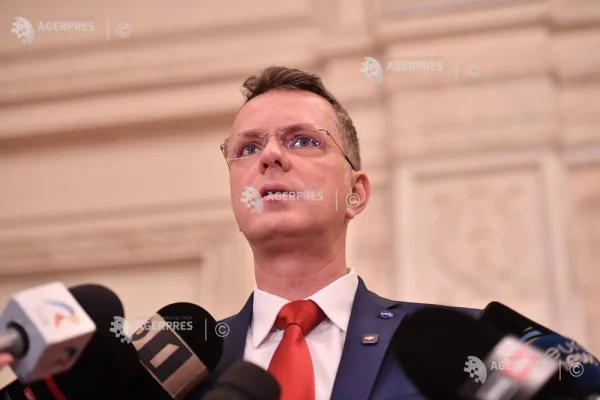 Moșteanu: Sunt doi oameni politici în jurul cărora putem construi în momentul ăsta - președintele și premierul