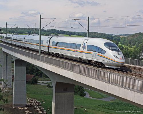 Incertitudine privind mobilul atacului de joi dintr-un tren expres din Germania / Suspectul, un sirian cu azil în Austria