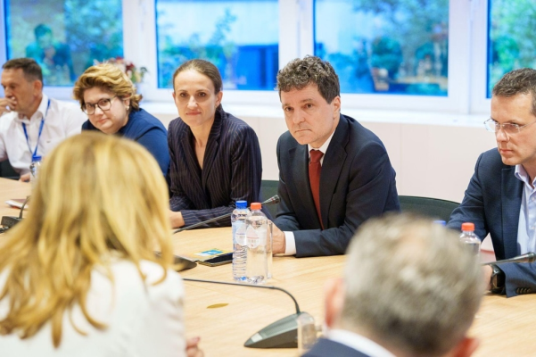 Nicușor Dan s-a întâlnit cu europarlamentarii români la Bruxelles: ”Împreună să ne promovăm cât mai bine interesele”
