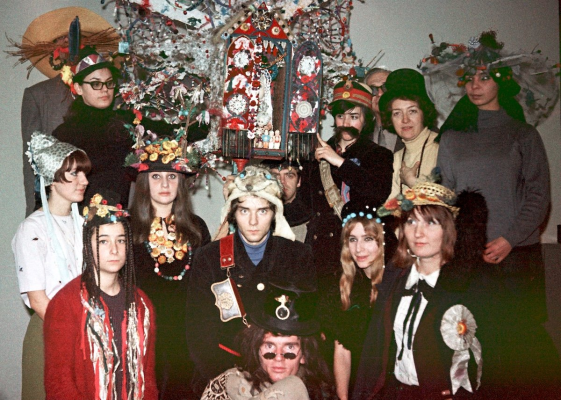 „steaua. young and innocent days” – proiect artistic despre un episod inedit din 1968, când studenți care au vrut să-și colinde profesorii au fost opriți de Securitatea comunistă
