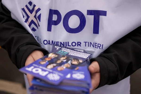 Lovitură primită de suveraniști. Șase deputați demisionează din Partidul Oamenilor Tineri. Ce invocă aceștia