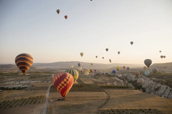 Tragedie în Cappadocia. Două baloane cu aer cald au aterizat forțat. O persoană și-a pierdut viața
