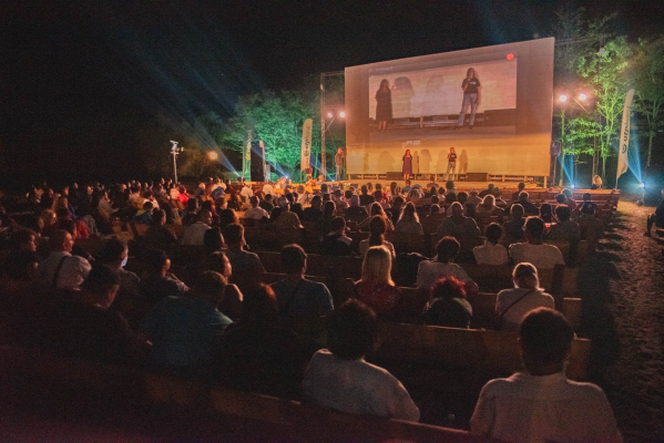 Vara filmelor în România: 7 festivaluri de neratat prin țară / Piatra Neamț, Timișoara, Roșia Montană, Curtea de Argeș. Sfântu Gheorghe, Câmpulung Moldovenesc și Fălticeni