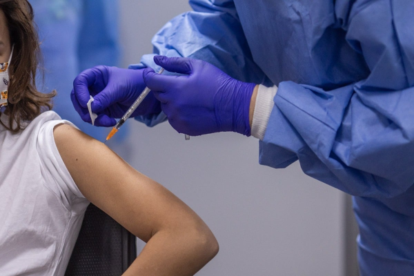 Ratele de vaccinare a copiilor sunt în scădere în Europa, ceea ce favorizează reapariţia rujeolei şi a tusei convulsive, avertizează UNICEF / Care este situaţia ăn România