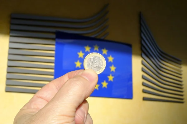 Leul s-a apreciat semnificativ în raport cu euro, la câteva ore după rezultatele alegerilor prezidențiale