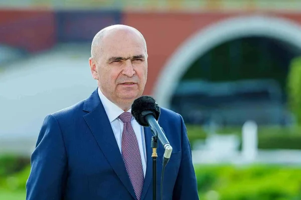 Bolojan: Vremurile liniştite au apus. Fiecare cetăţean care se prezintă la vot poate face istorie pentru România.