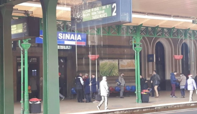 Traficul feroviar pe ruta Sinaia-Buşteni a fost reluat