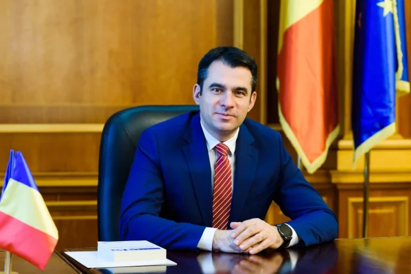 Moţiunea de cenzură - Ştefan Pălărie (USR): Moţiunea dezbătută astăzi este doar o farsă şi un truc