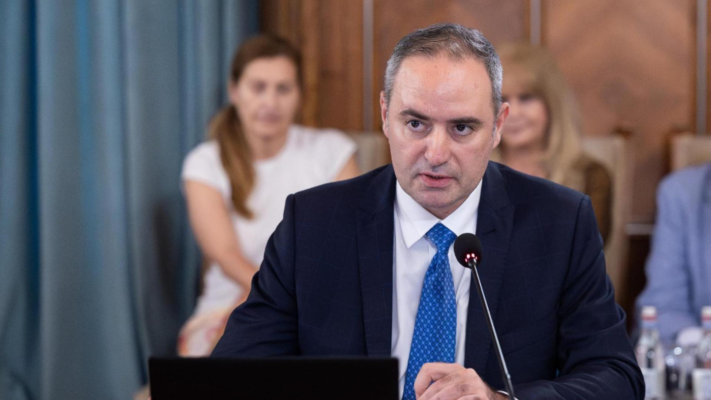 Ministrul Finanțelor, anunț de ultimă oră pentru români: ”Nu se pune problema amânării sau blocării plăţii pensiilor şi a salariilor”