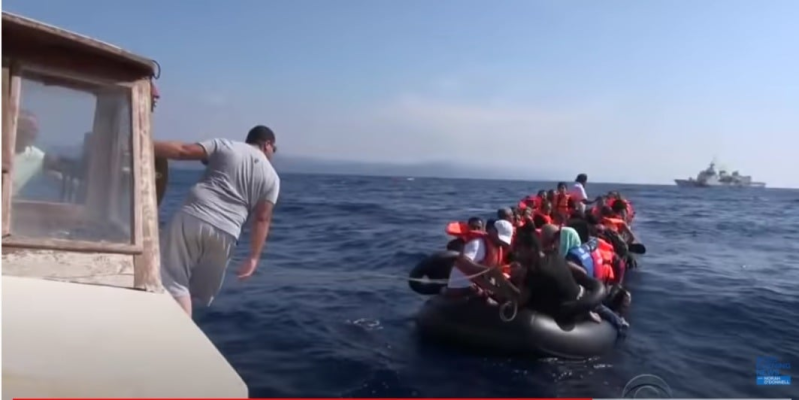 Paza de Coastă greacă a salvat peste 400 de solicitanţi de azil în largul insulei Creta