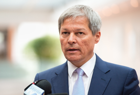 Taximetrist amendat pentru că a refuzat să ia un pasager la Aeroportul Henri Coandă. Clientul era fostul premier Dacian Cioloș. Șoferul a primit amendă și i-a fost reţinut atestatul profesional