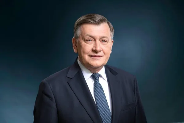 Antonescu, despre Guvernul Ciolacu II: Guvernul nu e un costum. Nu ne luăm în căsătorie