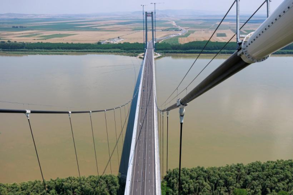 Dezvoltăm România cu proiecte întârziate cu anii. Record: suntem țara trenurilor întârziate încă din fabrică