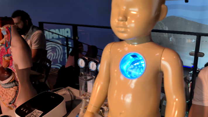 Cea mai mică inimă artificială din lume, creată de studenți români, prezentată la Expo 2025 Osaka, Japonia