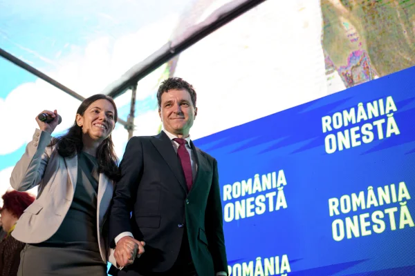 Nicușor Dan și-a vaccinat copiii: am respectat cu strictețe schema de vaccinare recomandată de statul român