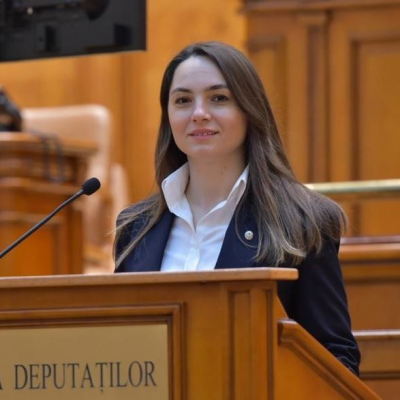 POT critică lipsa de profesionalism cu care noul guvern îşi organizează investirea. Pentru ei acest vot e doar o formalitate, pentru că se votează între ei