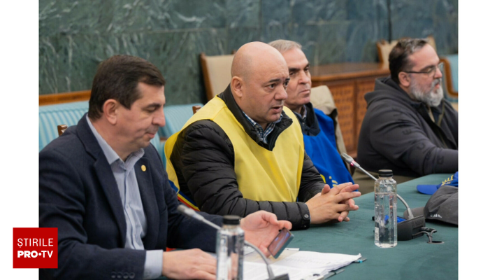 Guvernul taie din salariile din administrație, dar alocă peste 1,3 miliarde de lei partidelor. Sindicatele cer sesizarea CCR