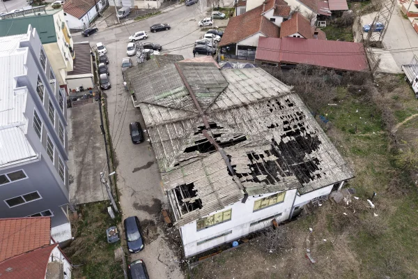 UPDATE Incendiu într-un club din Macedonia de Nord, care n-ar fi avut autorizație. Cel puțin 59 de morți, iar patronul a fost reținut. Mii de oameni denunță în stradă corupția generalizată