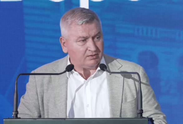 VIDEO Atenționare la Congresul PNL: 'E cod roşu în politică. Din septembrie oamenii vor fi în stradă scoşi de sindicatele apropiate PSD'