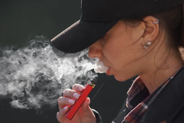 USR vrea scumpirea accizei pentru tutun și alcool. Modificări propuse și pentru aparatele de vaping, unde acuză „o inechitate fiscală”
