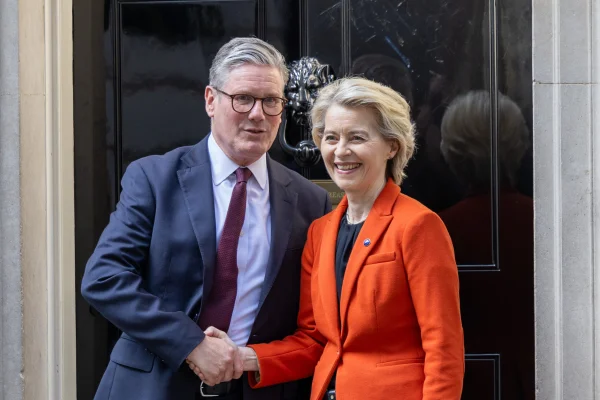 Marea Britanie și UE îl sfidează pe Trump, printr-un angajament pentru comerț liber