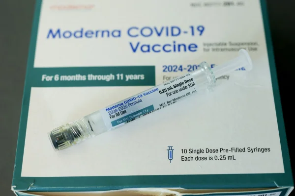 WSJ: Cum a trecut Moderna de la erou al pandemiei la „victima” vaccinurilor