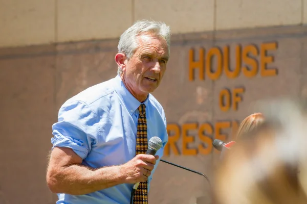 RFK Jr. i-a demis pe toţi membrii comitetului consultativ pentru vaccinuri al Centrului pentru Controlul Bolilor (CDC) /  Susține că  specialiștii nu au fost transparenți în recomandările lor privind vaccinurile