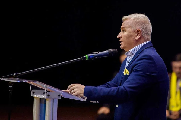 Florin Roman, coordonatorul campaniei pentru locale, prezintă cifrele, anunțând un rezultat fabulos pentru PNL la alegerile locale: 38% la primari, 30% preşedinţi CJ