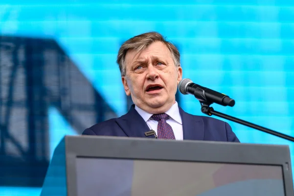 Crin Antonescu, mesaj veninos copiat de la propaganda AUR: „Reteaua securistico-propagandistica din spatele dlui Dan a castigat din nou”