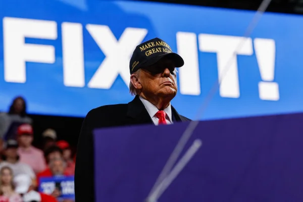 De ce Trump provoacă temeri prin invocarea repetată a puterilor de urgență