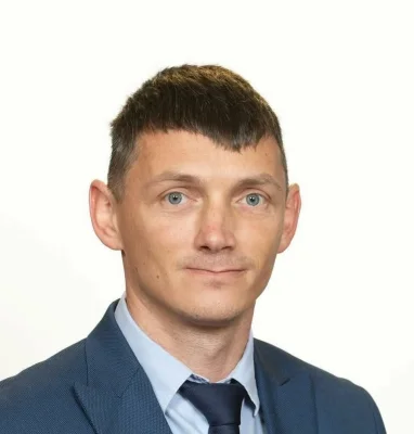 Senatorul POT Paul-Ciprian Pintea a scris în CV că urmează cursurile unui site de MATRIMONIALE. Are opt clase și două dosare penale