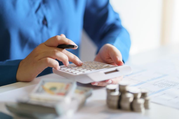 Previziuni economice sumbre. Se vor majora ratele la bănci. Inflația va exploda
