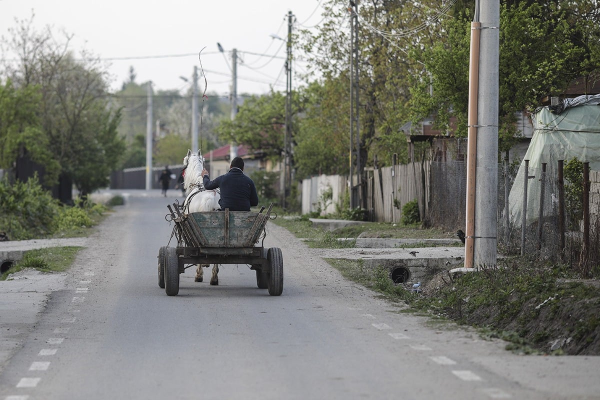 Primarul din comuna doljeană Mischii le cere cetăţenilor să salveze comuna de la desfiinţare prin schimbarea domiciliului, în contextul reformei din administraţie anunţată de premierul Ilie Bolojan, care pune accent pe numărul de locuitori