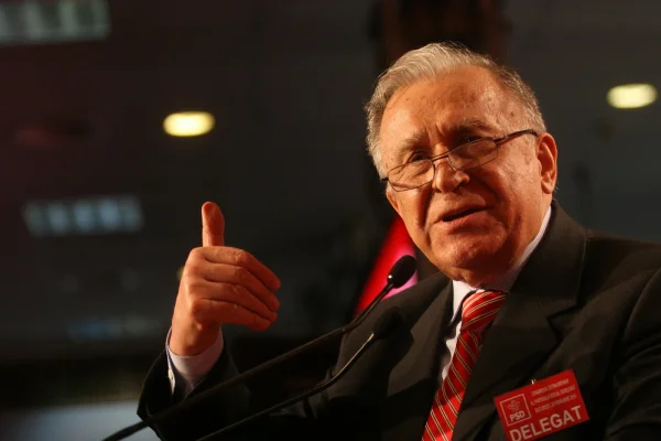 Spitalul „Agrippa Ionescu”: Situaţia medicală a lui Ion Iliescu impune menţinerea internării în ATI